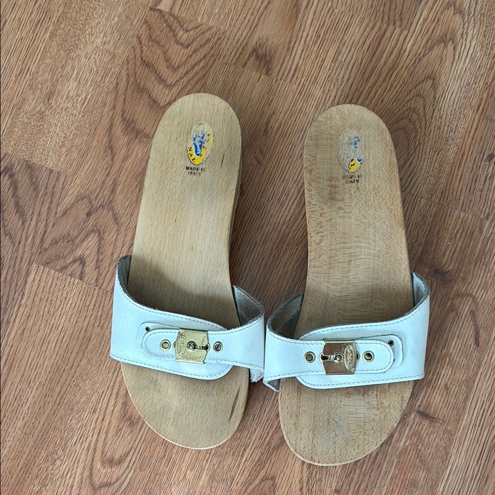 Dr Scholl's. The original wood snd leather.Fabulous sandals..